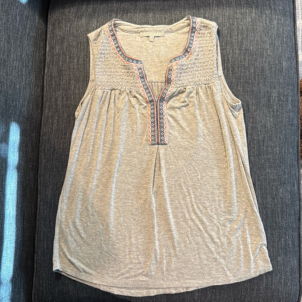 DANIEL RAINN  Gray Embroidered Sleeveless Top - Women’s Small
